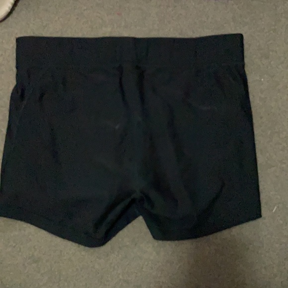 Under armour booty shorts - Picture 2 of 3